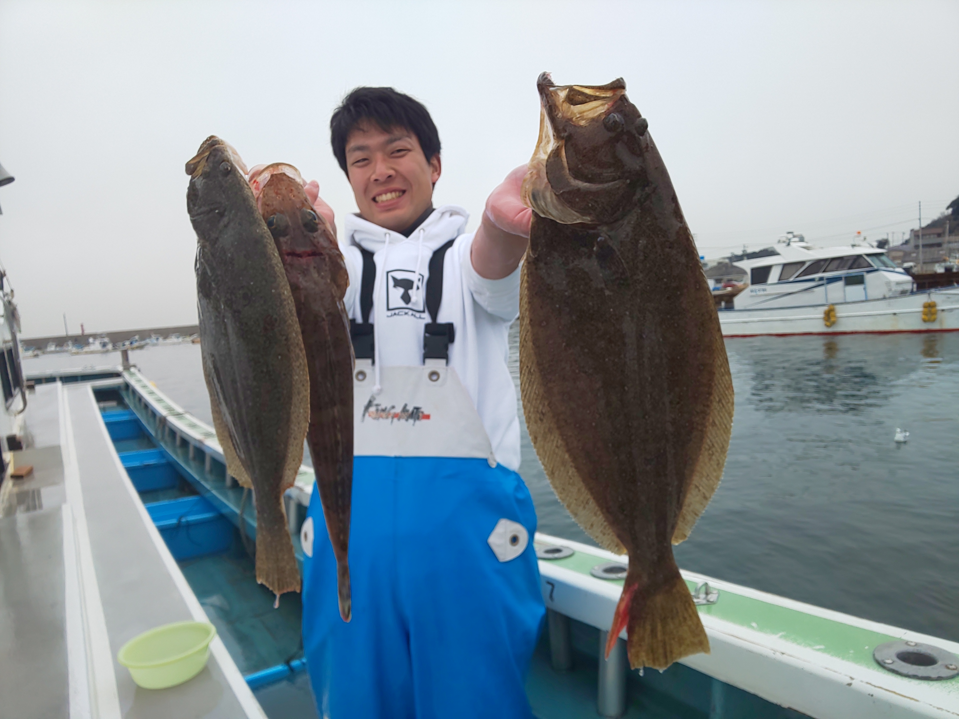 ヒラメ釣りが熱い!釣具イシグロさんにはヒラメ、サワラ対策用仕掛けの品揃えも豊富です。