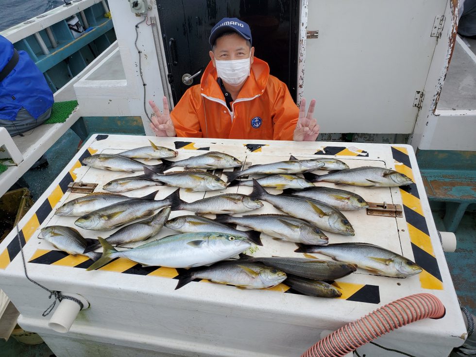 連日の爆釣!イサキ、ハマチ!