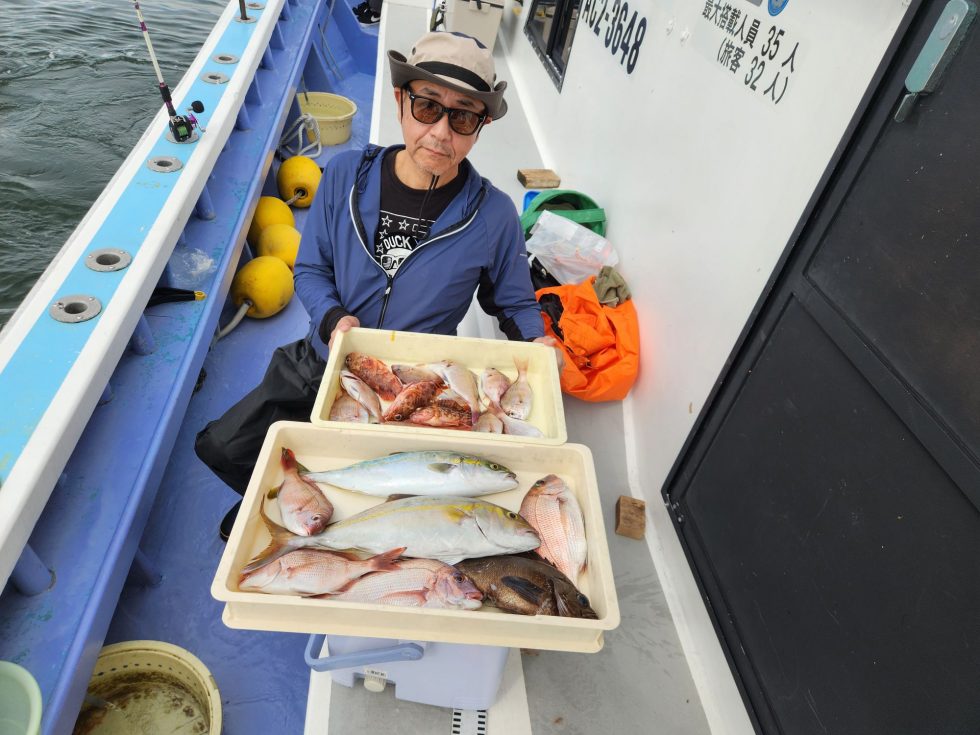 焼き鯛、カンパチ、ハマチ、３２㎝特大メバル！高級魚釣りまくり！