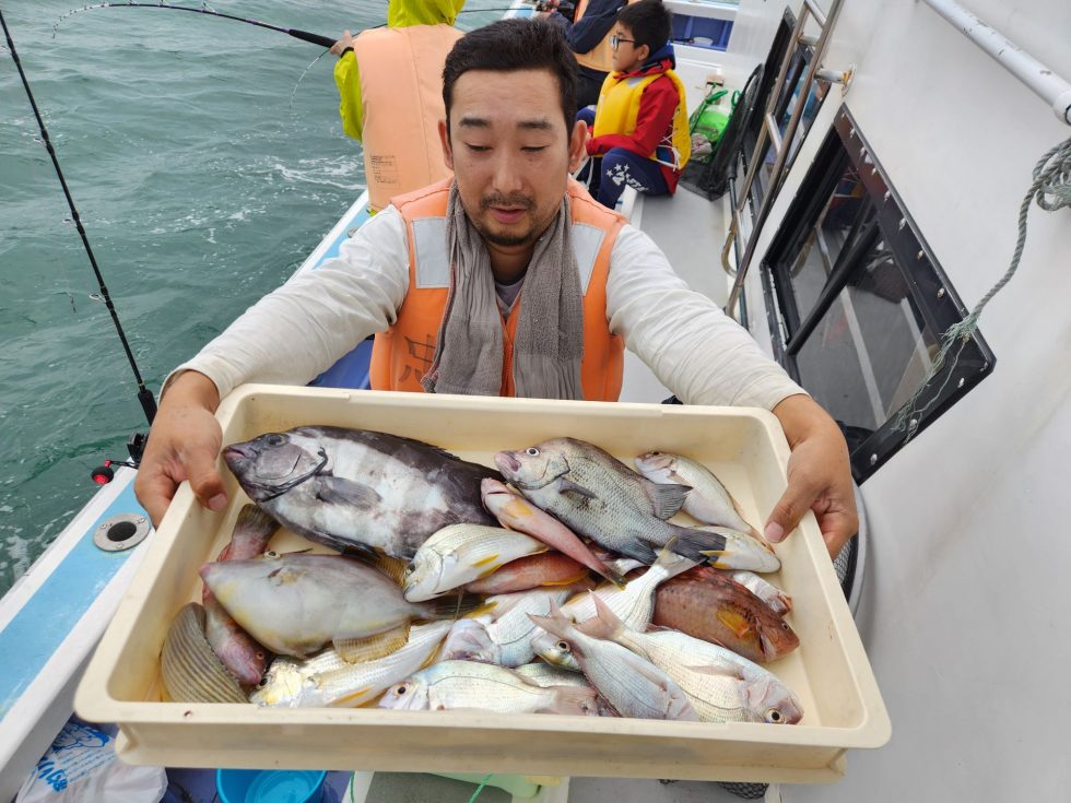 サンバ、コショウダイ、小鯛、カサゴ、カワハギ、ヘダイ等！