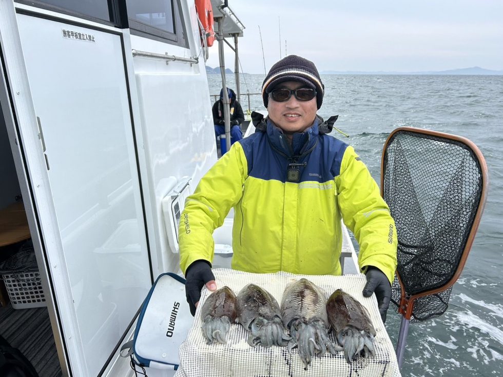 忠栄丸恒例コウイカ釣りが面白い！