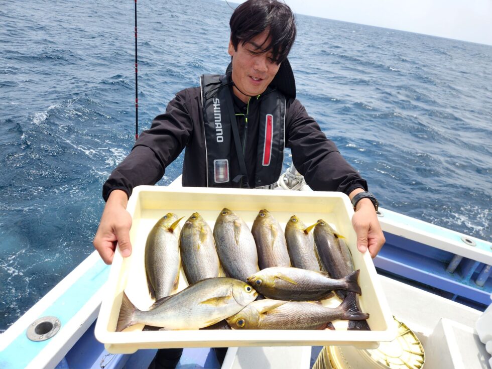 レンタルタックルの方もタナ誘いバッチリで釣りまくり!