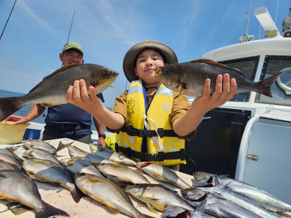 明日、イサキ釣り、テンヤタチウオ専門、出船確定です