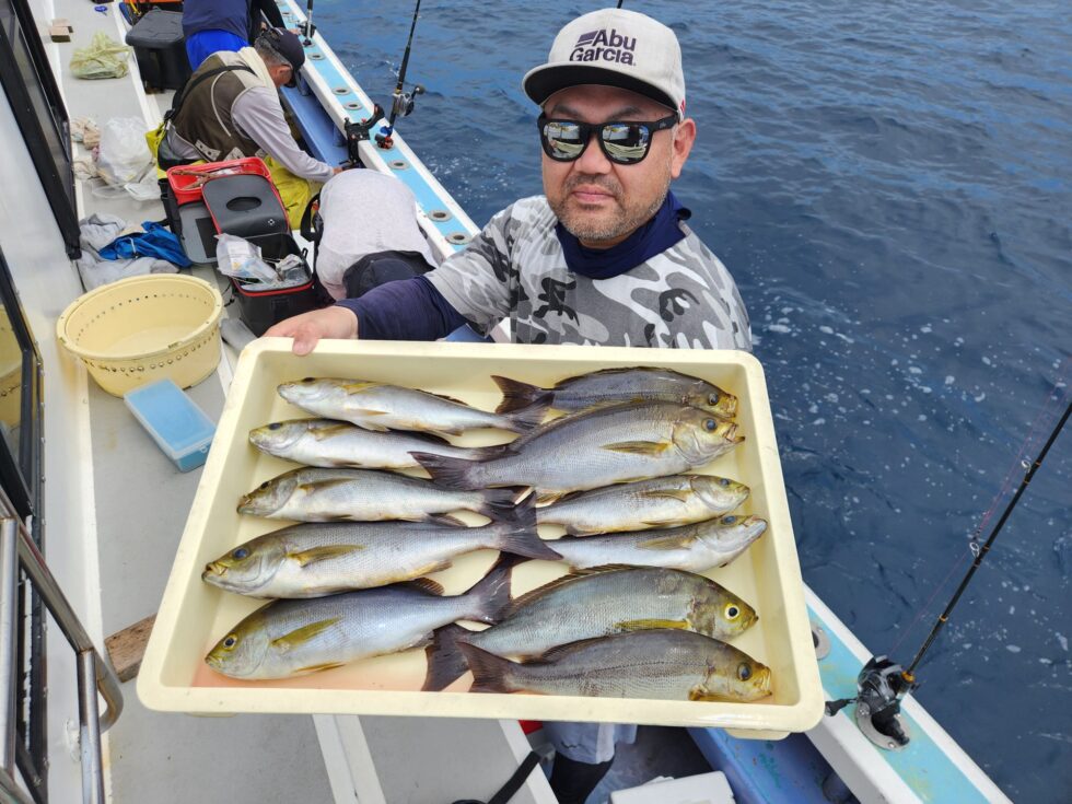 大山沖イサキ出船！サメ、カツオの猛攻で苦戦でした