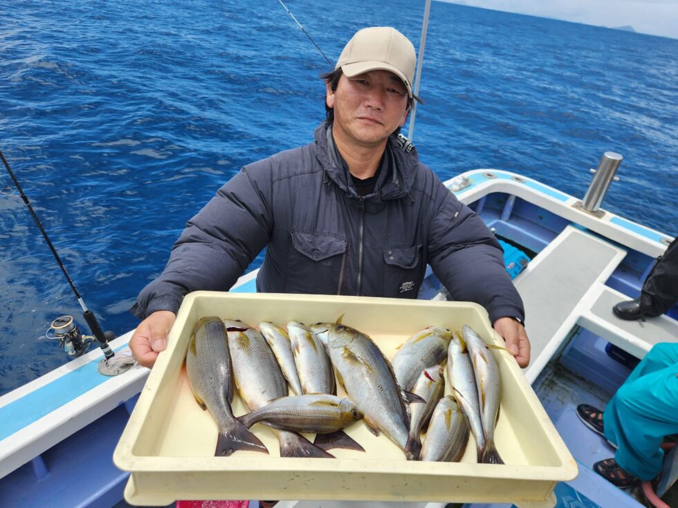 明日(月祝)テンヤタチウオ２隻に分乗。朝の飛び入りOK