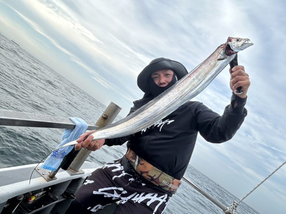 明日(月祝)も人数増えたら2隻分乗します。予約お待ちしてます