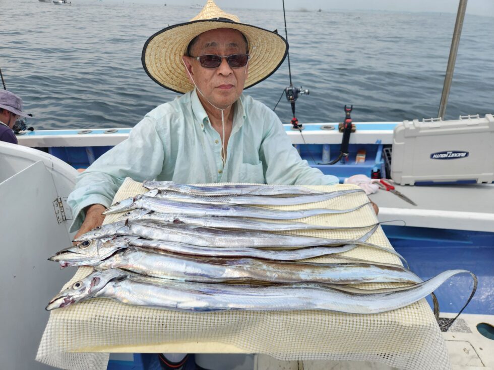 朝便テンタチ、午後ショート便タチウオ魚影濃いっ!予約開始します