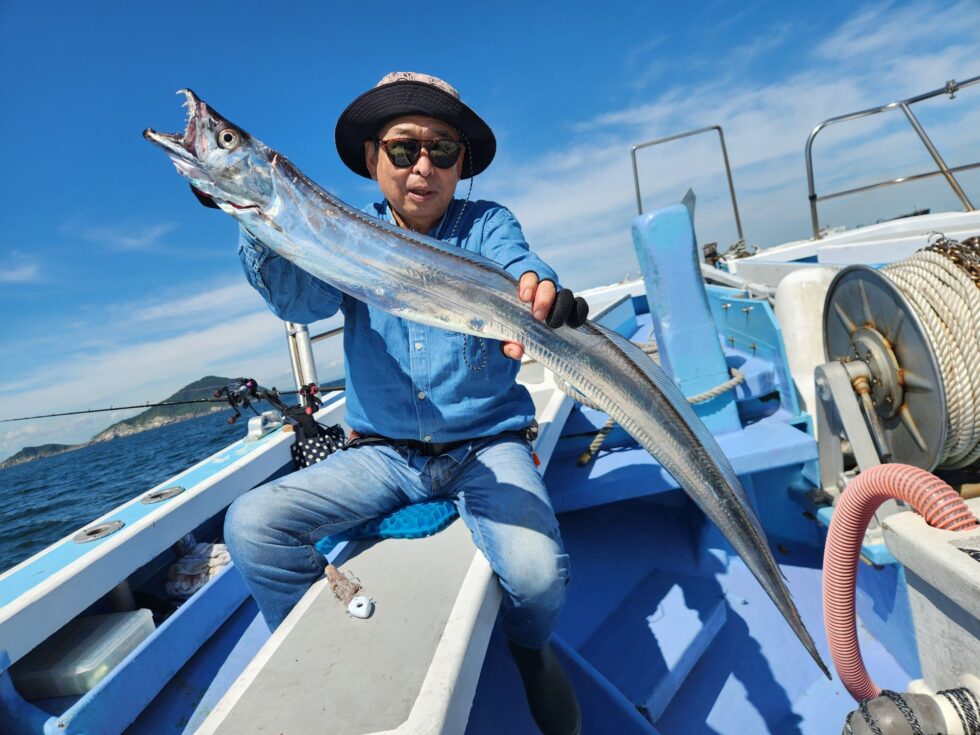 朝イチより極太タチウオ続出!