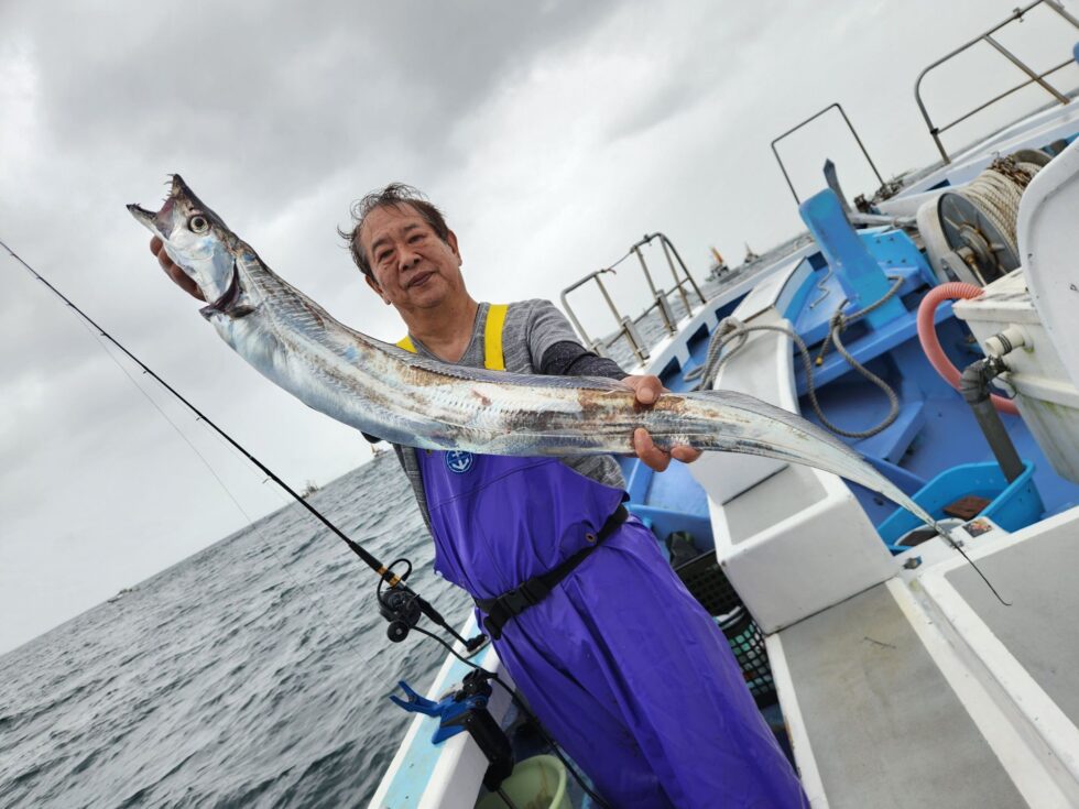 伊良湖水道テンヤタチウオ専門、連日デカイタチウオ登場!
