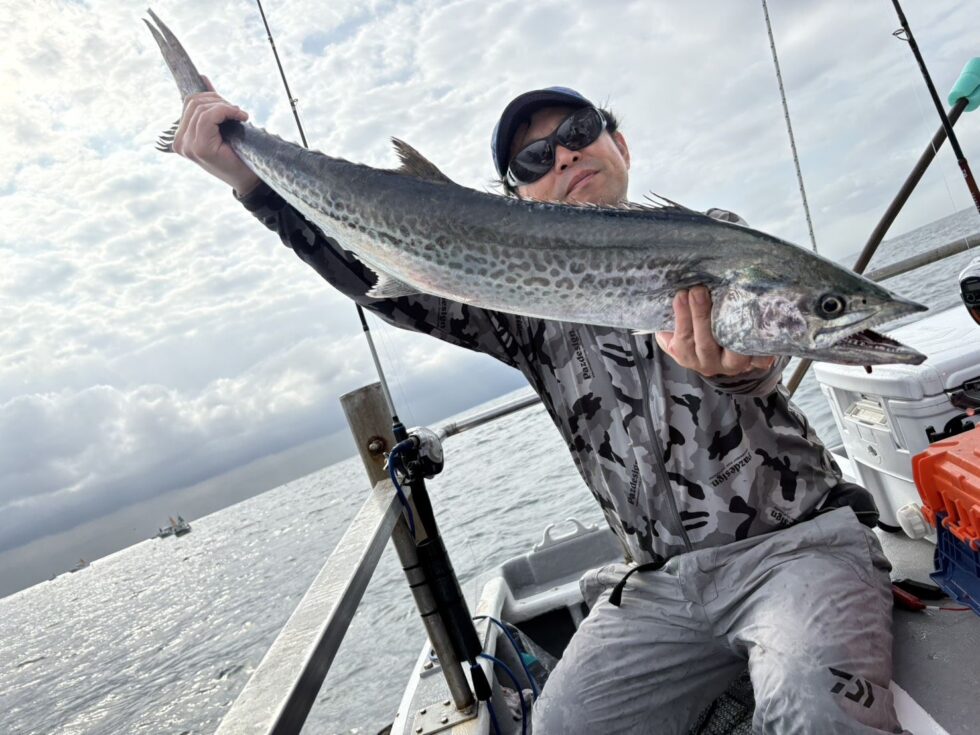 嬉しい獲物サワラ！明日(水)もテンヤタチウオ出船確定！空き多数