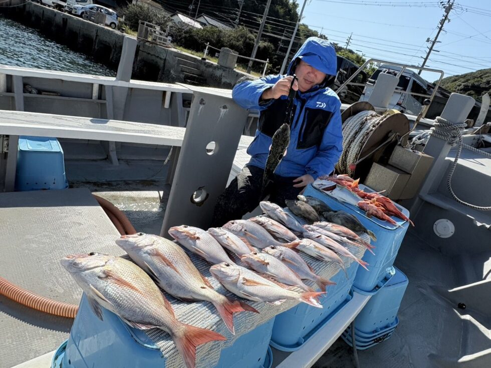一つテンヤ真鯛船！今日も爆釣ー！連日のご乗船ありがとうございます！