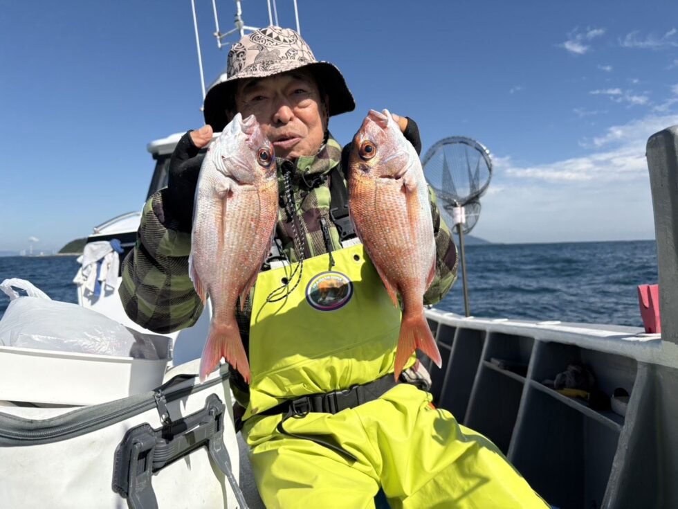 明日(金)ウタセ五目船、一つテンヤ真鯛船、出船確定！空き多数。活きウタセエビたっぷり入荷中ですよ