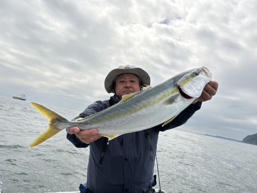 一つテンヤ真鯛釣り、ワラサも続々！