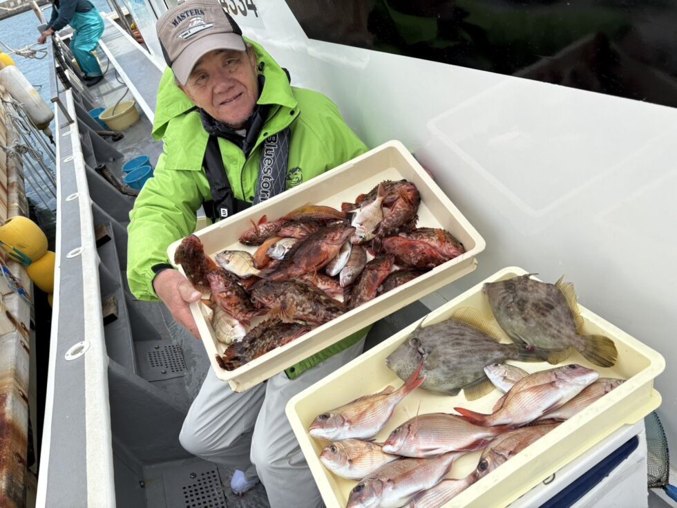 ウタセ五目船！活きウタセエビたっぷり積み込んで出船です！絶好調ー！