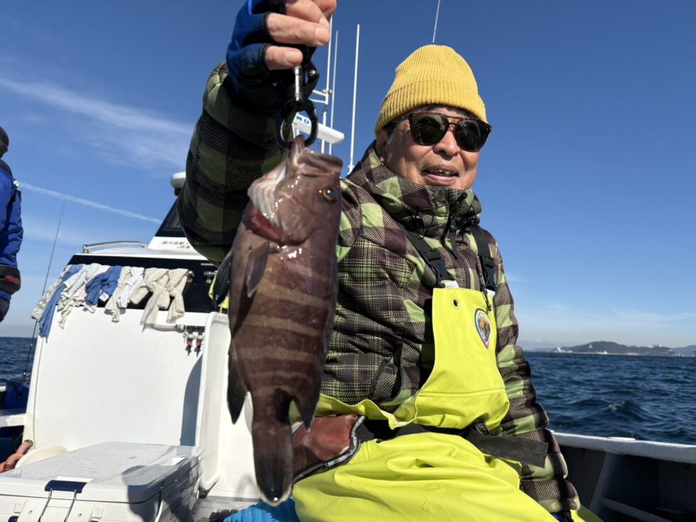 明日(月祝)イワシ泳がせ船、一つテンヤ真鯛船、出船確定です。空き多数