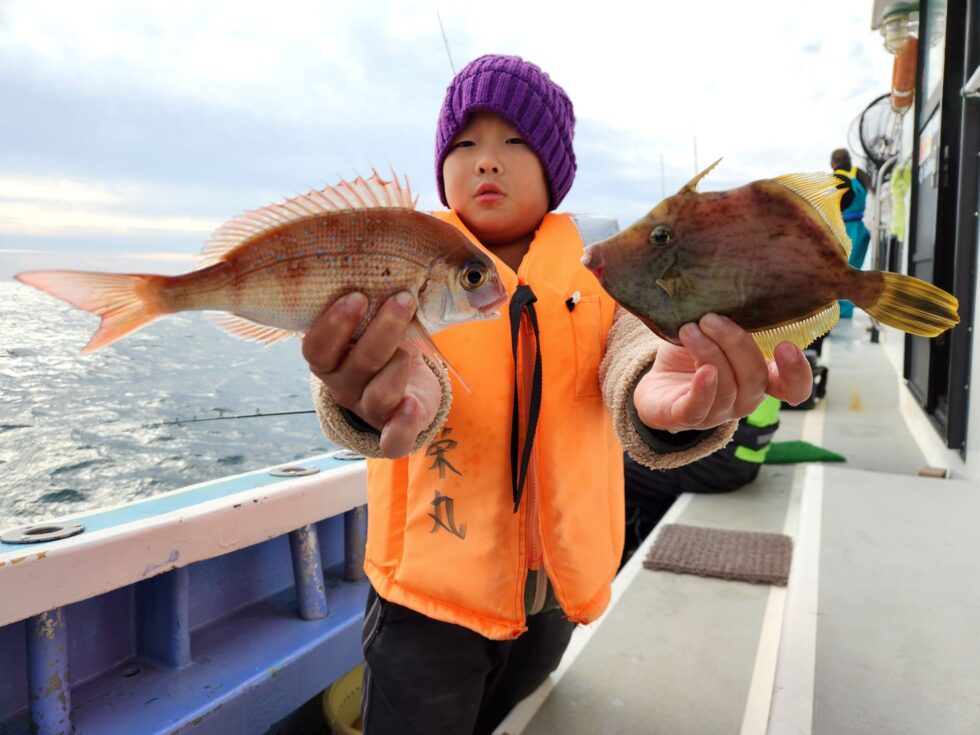 明日(月)タチウオ船、一つテンヤ真鯛船、出船です。
