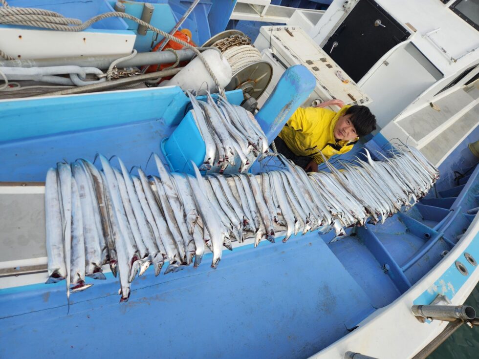タチウオ入れ食い!竿頭101本!