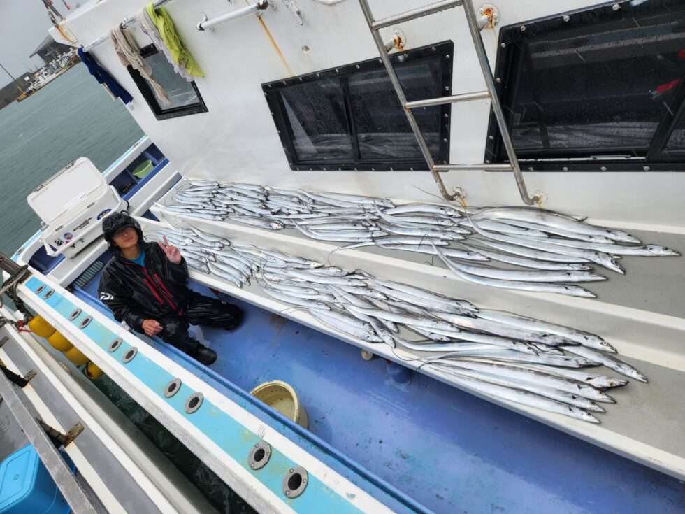 タチウオ猛烈っ！竿頭は121本！