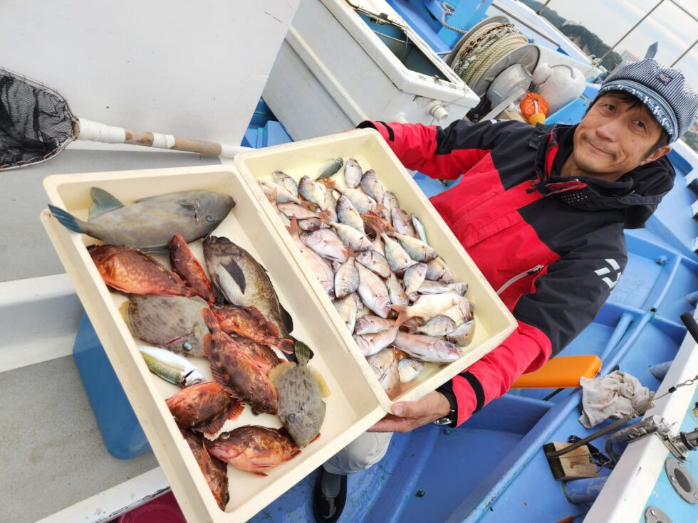 イワシ泳がせ船、ウタセ五目船、タチウオ船、一つテンヤ真鯛船、予約受付中!
