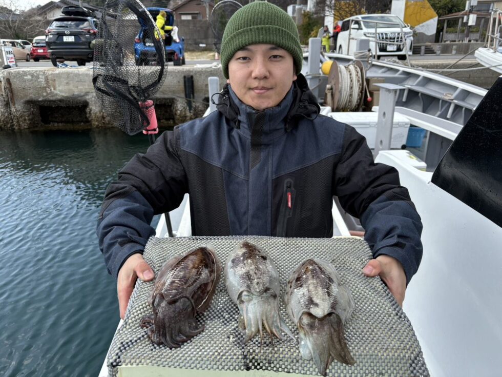 久しぶりに穏やかな日になりコウイカ出船です！