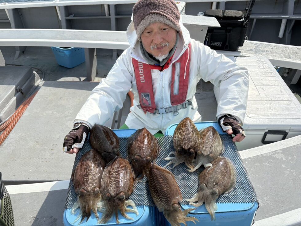 忠栄丸恒例コウイカ釣りが凄い！