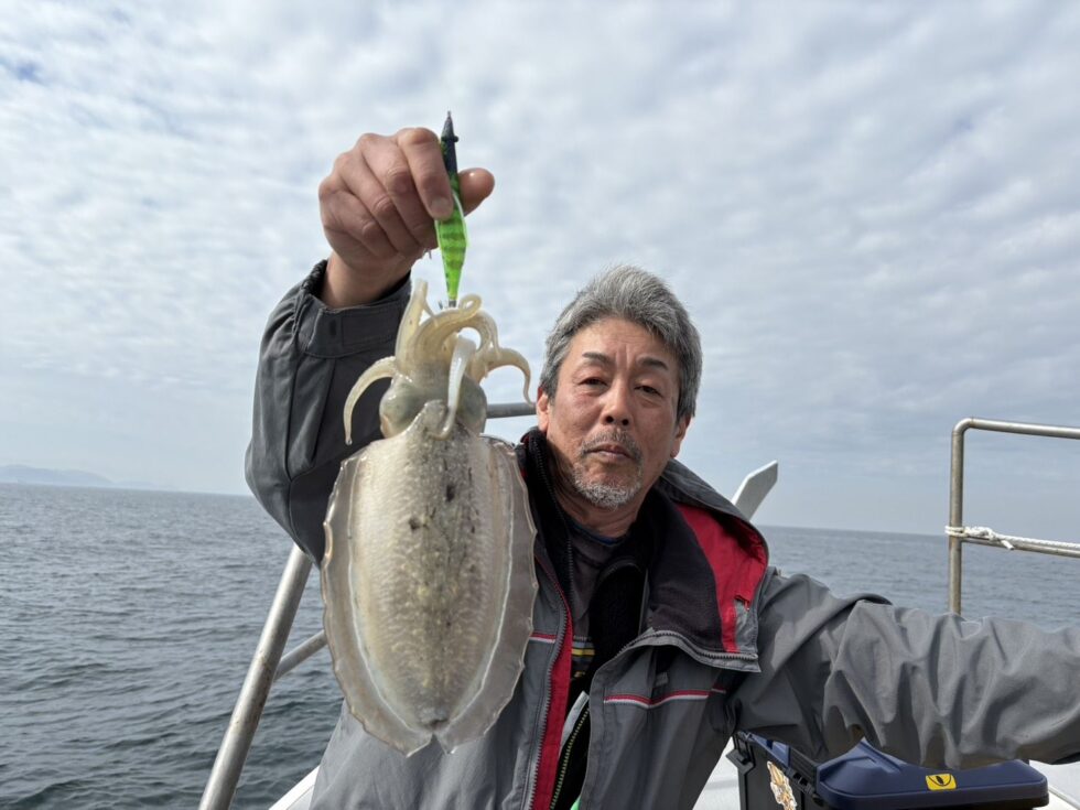 明日(月)コウイカ出船確定です！かなり空き多数、朝の飛び入りOK