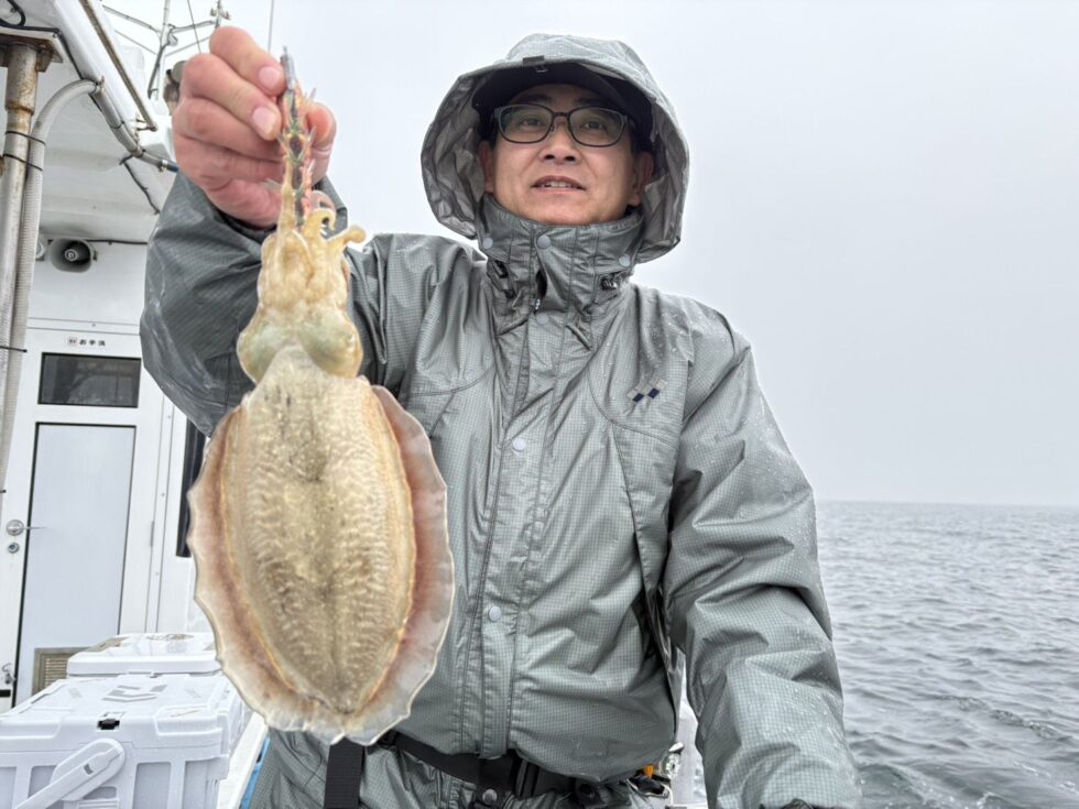 泳がせ釣り、コウイカ釣り、ウタセ五目釣り、予約受付中!