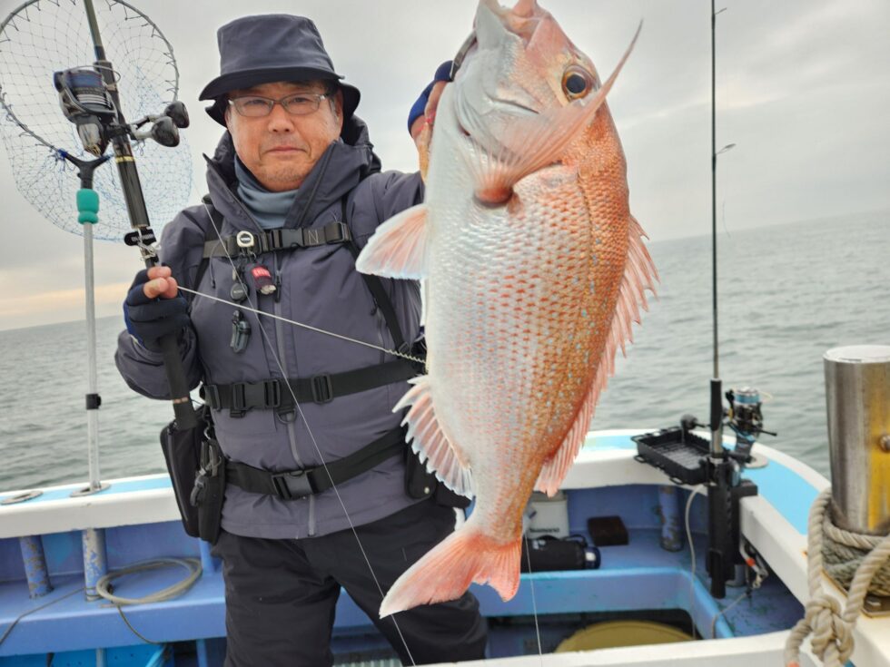 一つテンヤ真鯛釣り出船!2隻分乗出船でした。