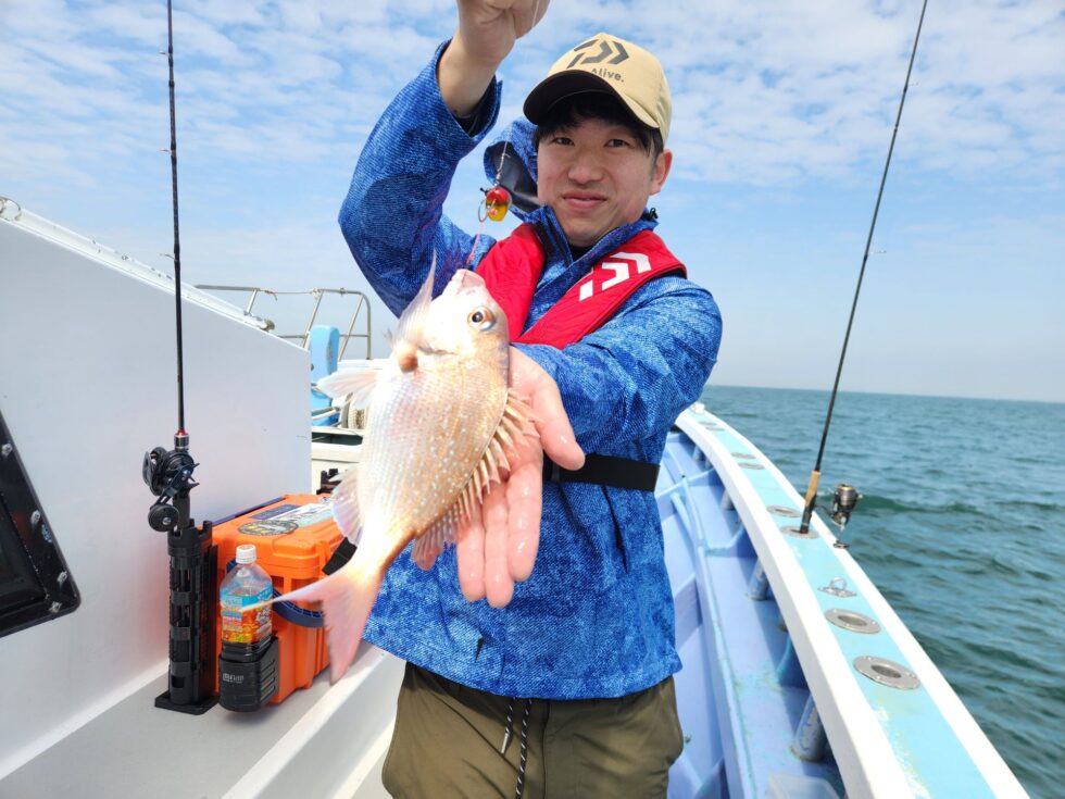 一つテンヤ真鯛釣り2隻分乗出船でした!