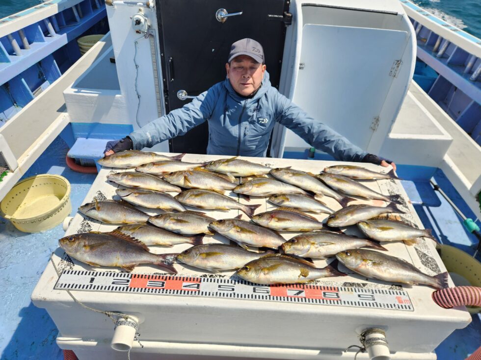 大山沖イサキ船！大型荒食いっ！
