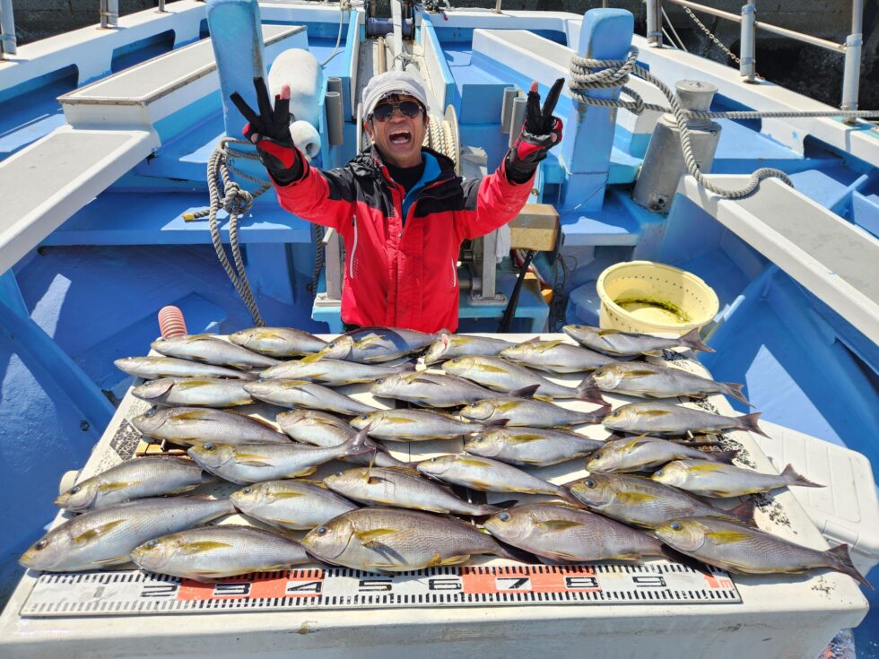 大山沖イサキ爆発中！竿頭32匹！