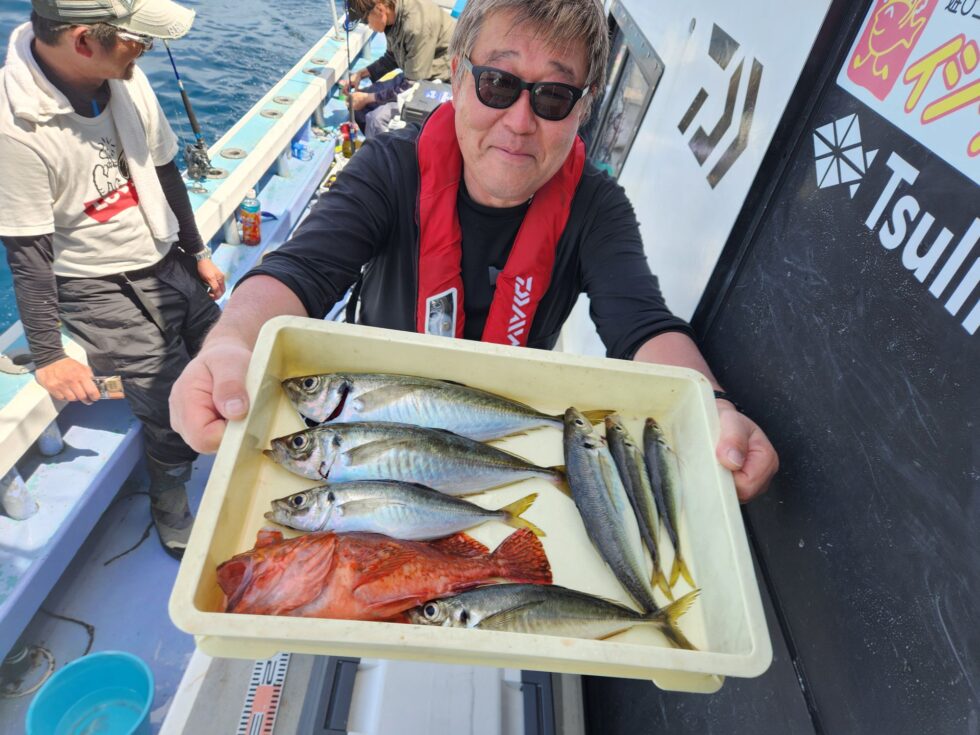 明日(月)も大山沖イサキ釣り出船確定です！