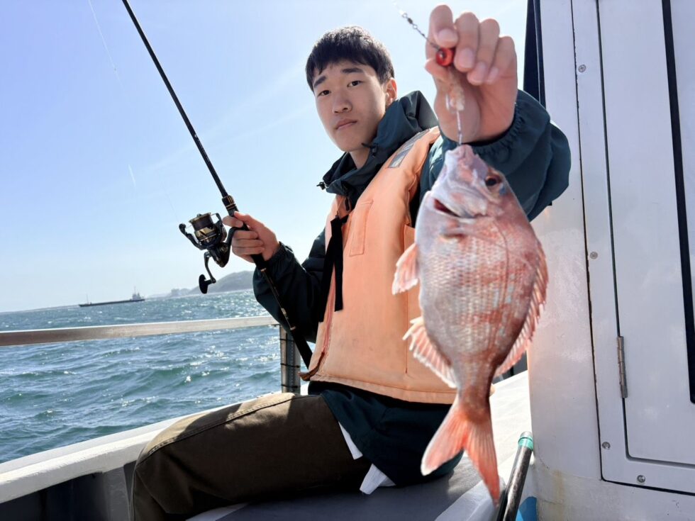 一つテンヤ真鯛出船！レンタルタックルで！コツを掴めばご覧のように真鯛ゲット！