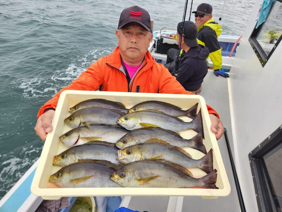 明日(月)イサキ釣り空き多数