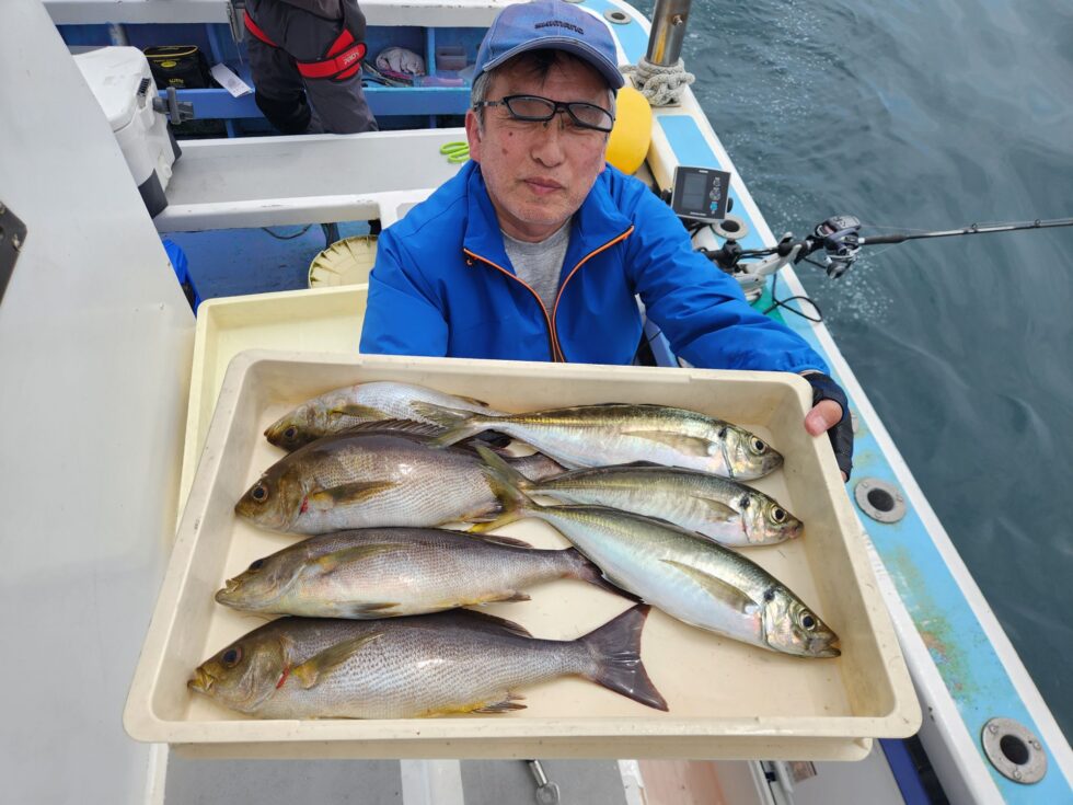 大山沖イサキ釣り、一つテンヤ真鯛釣り、予約受付中です！