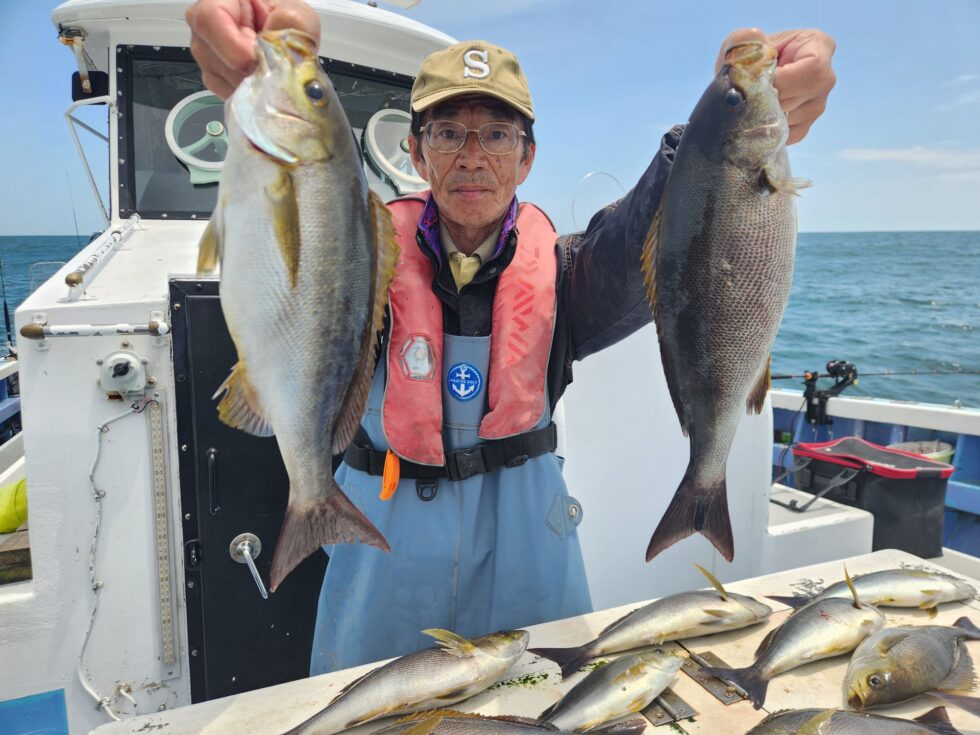 少人数での出船でした！明日(水)もかなり空き多数、朝の飛び入り大歓迎ですよ