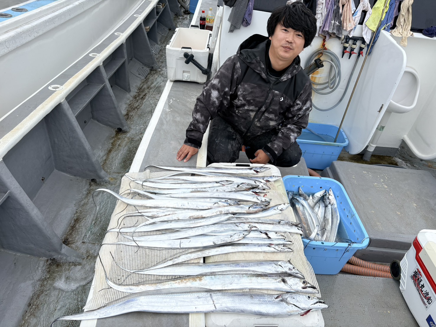 タチウオ爆釣ー！最大119.5㎝、竿頭59本！ 写真17