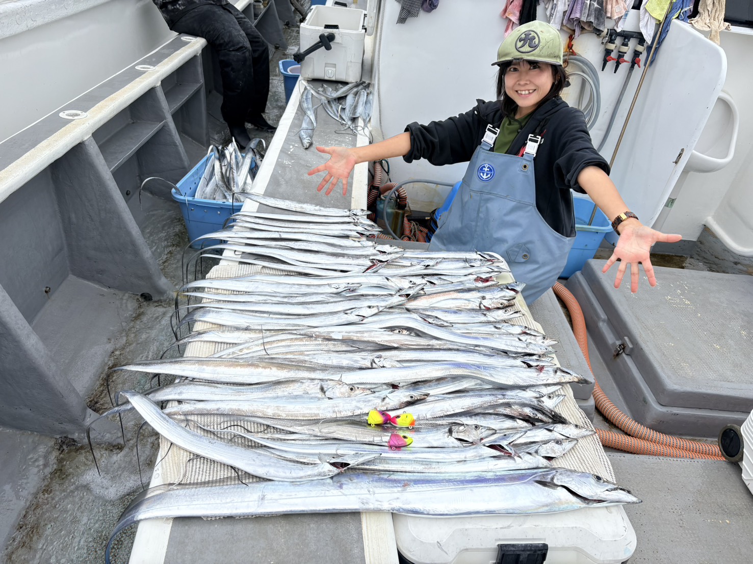 タチウオ爆釣ー！最大119.5㎝、竿頭59本！ 写真15