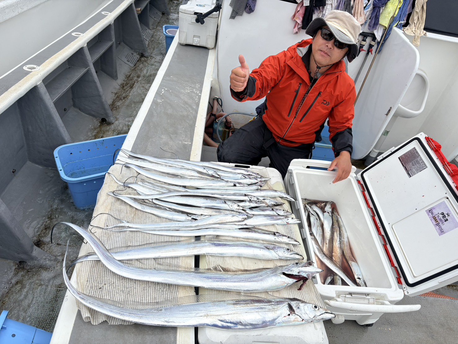 タチウオ爆釣ー！最大119.5㎝、竿頭59本！ 写真19