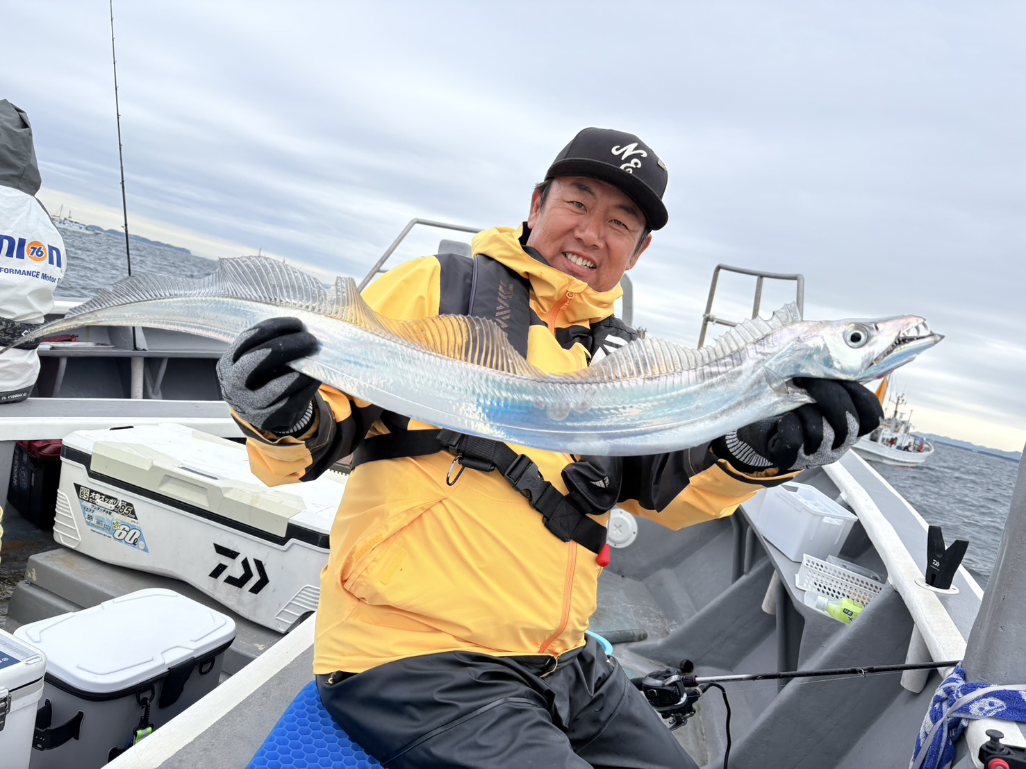 タチウオ爆釣ー！最大119.5㎝、竿頭59本！ 写真7