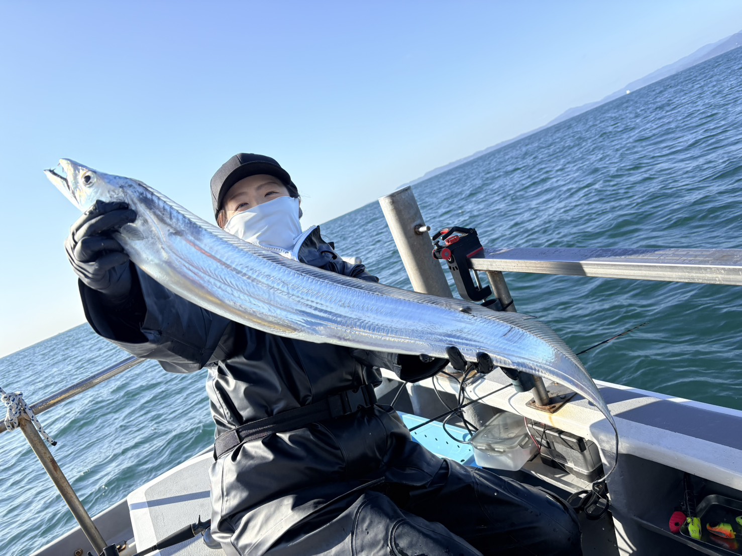 伊良湖水道大型タチウオ爆釣ー！ 写真3
